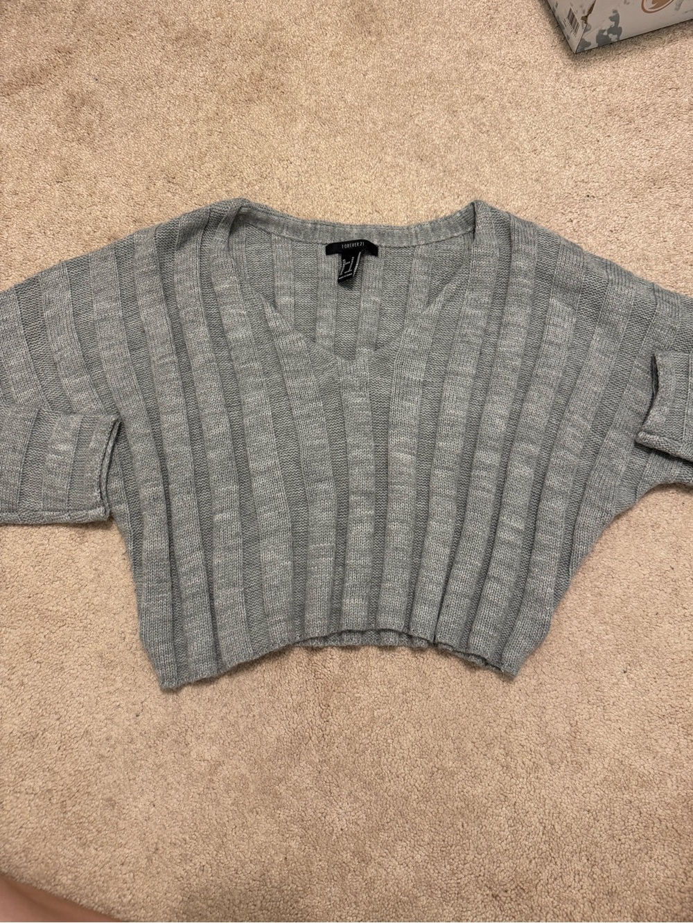 Forever 21 Light Gray Ribbed V-Neck Cropped Sweater